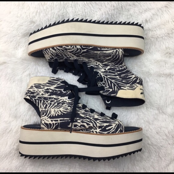 𝑅 𝒶 𝓇 𝑒 | 𝒜𝒹𝒾𝒹𝒶𝓈 𝒩𝒶𝓋𝓎 𝒮𝒽𝑜𝑒𝓈 - Picture 5 of 5